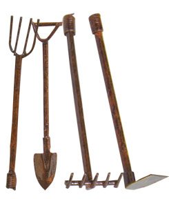 Rusty Mini Garden Tools Set Shovel Rake Pitchfork Hoe Country Primitive Garden D&eacutecor