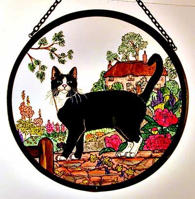 Decorative Hand Painted Stained Glass Window Sun Catcher/roundel In A Cottage Garden Cat Design.