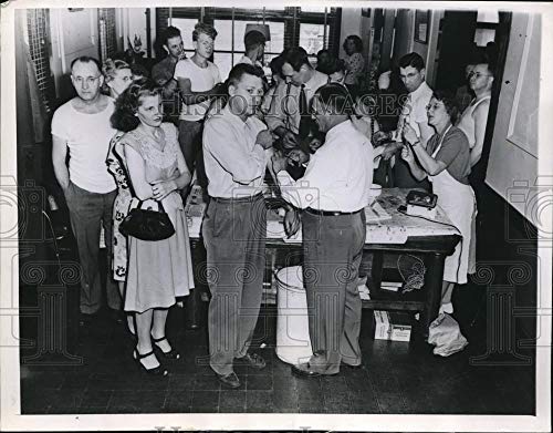 Historic Images - 1947 Vintage Press Photo Ottumwa Iowa Flood Typhoid Polluted water supply June 18 1947