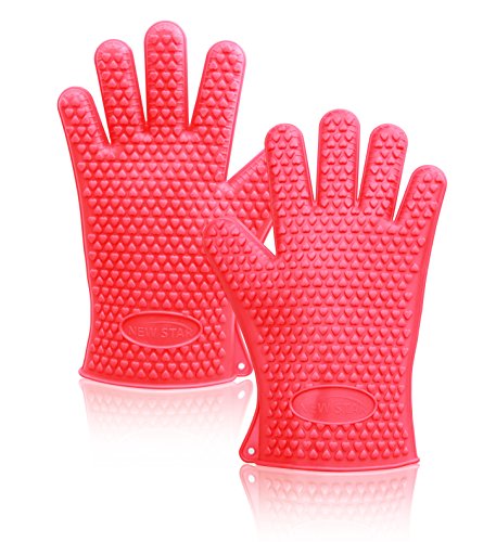New Star Foodservice 32376 Commercial Grade Silicone Oven Mitts Red Set of 2
